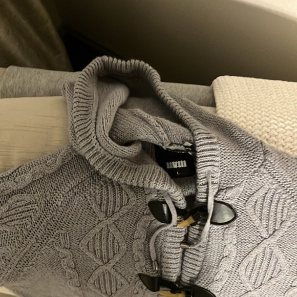 Cable Knit Hooded Sweater - Picture 2 of 5